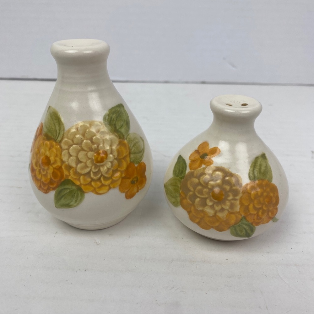 Vintage Metlox Poppytrail Zinnia Salt and Pepper Shakers Floral Ceramic Retro